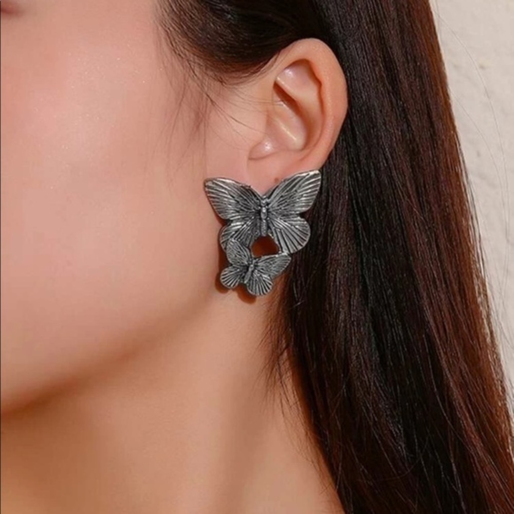 3/$30 🤍 Elegant Butterfly Metal Stud Earrings